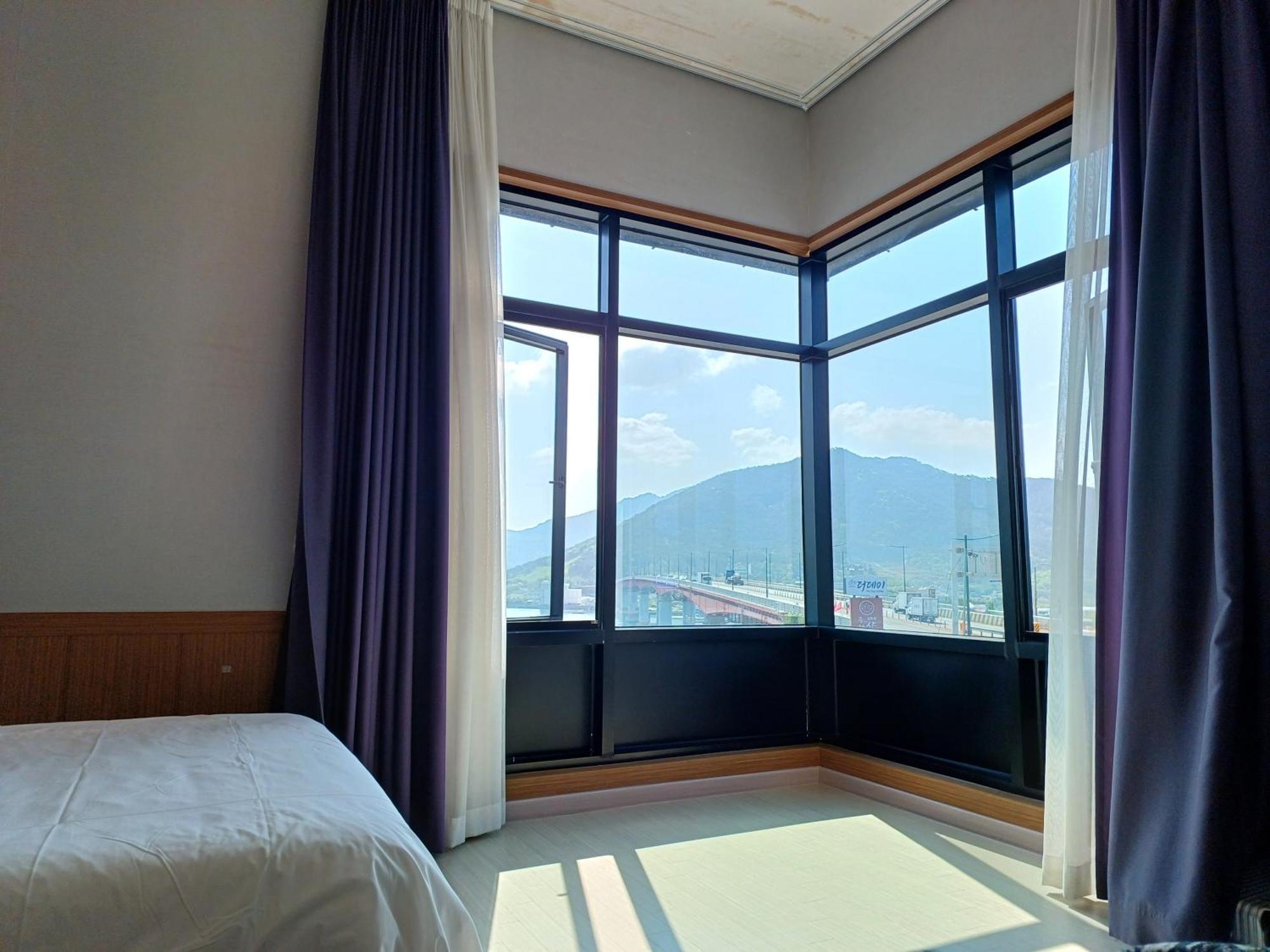 Tongyeong Bridge Hotel ภายนอก รูปภาพ
