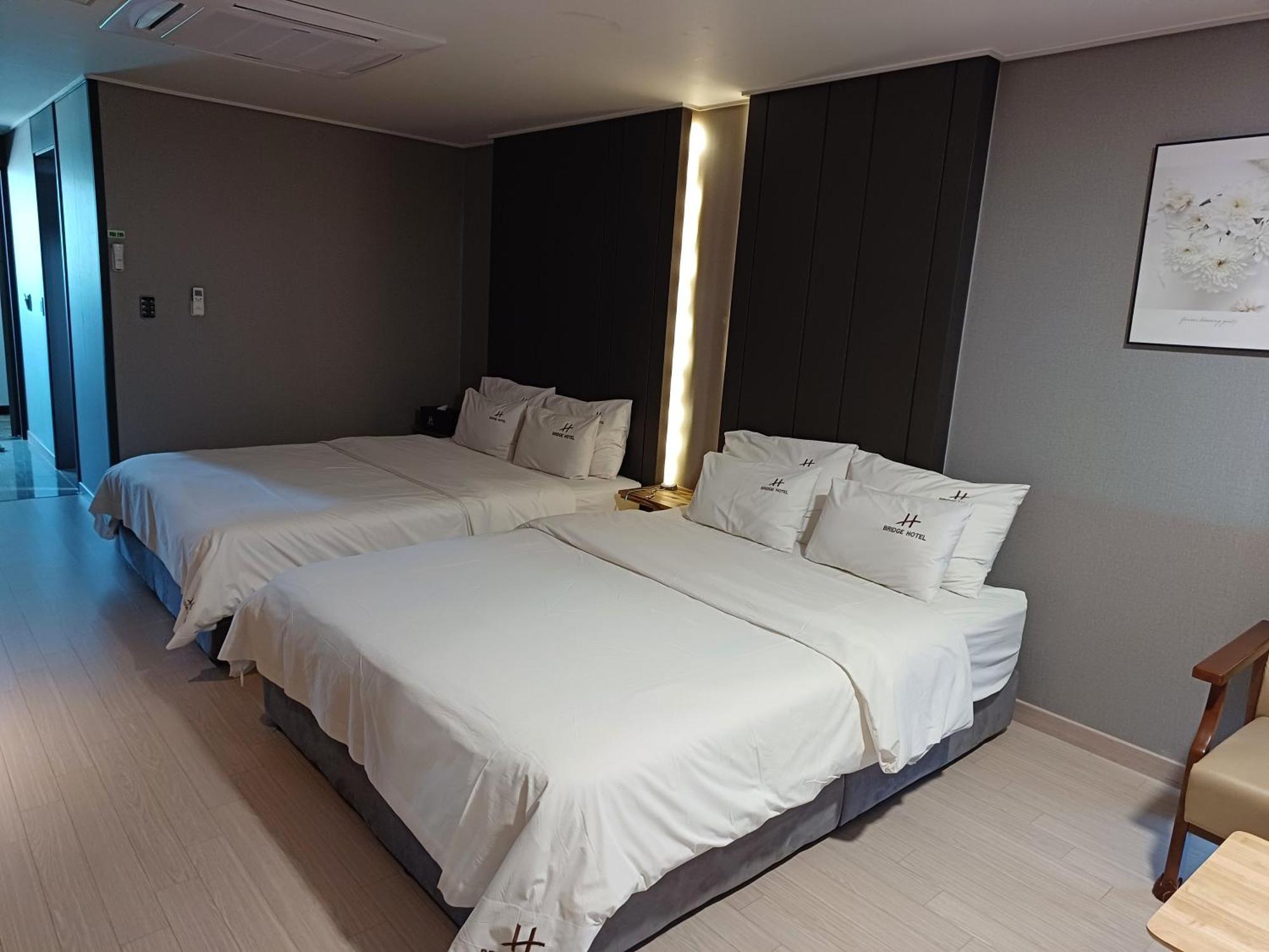 Tongyeong Bridge Hotel ภายนอก รูปภาพ