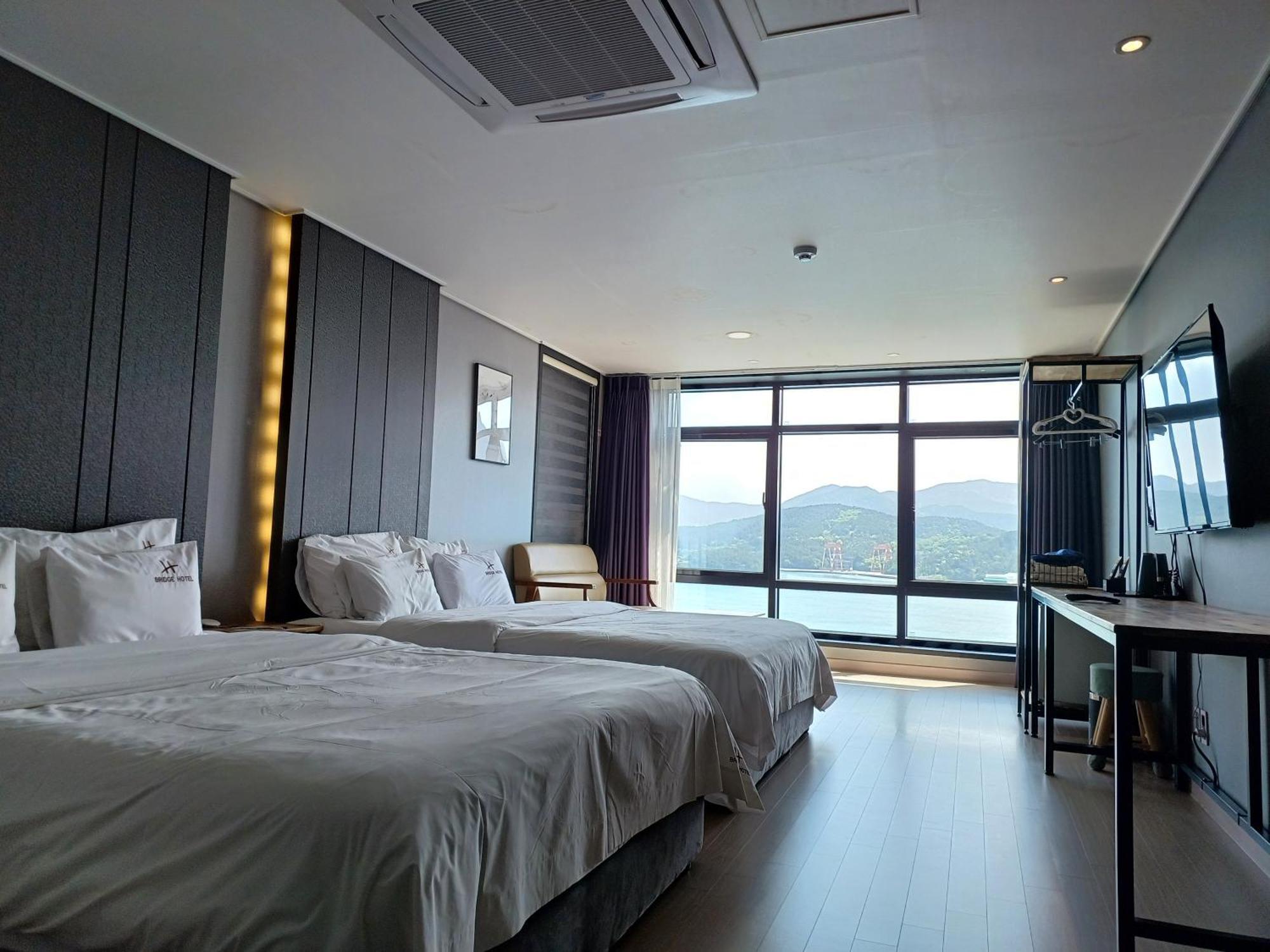Tongyeong Bridge Hotel ภายนอก รูปภาพ