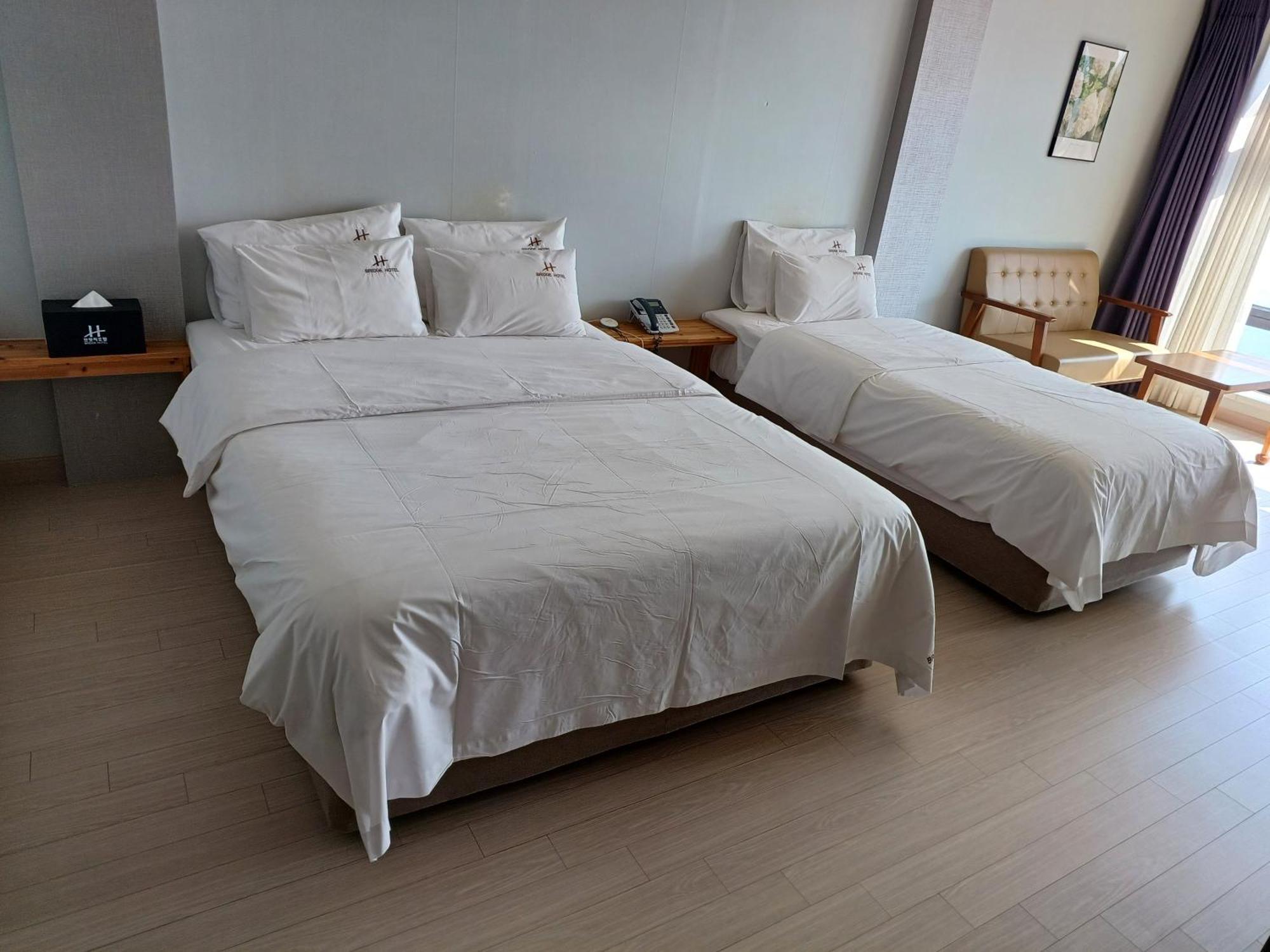 Tongyeong Bridge Hotel ภายนอก รูปภาพ