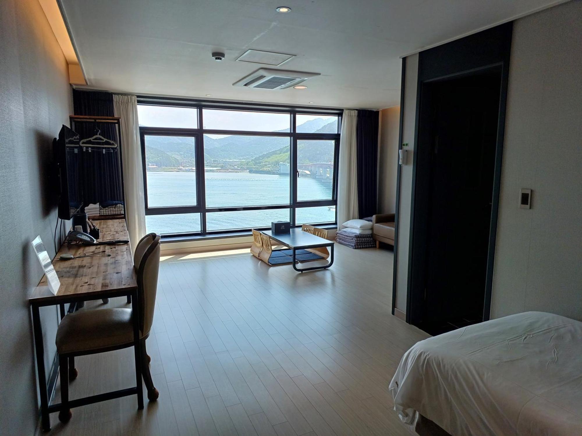 Tongyeong Bridge Hotel ภายนอก รูปภาพ