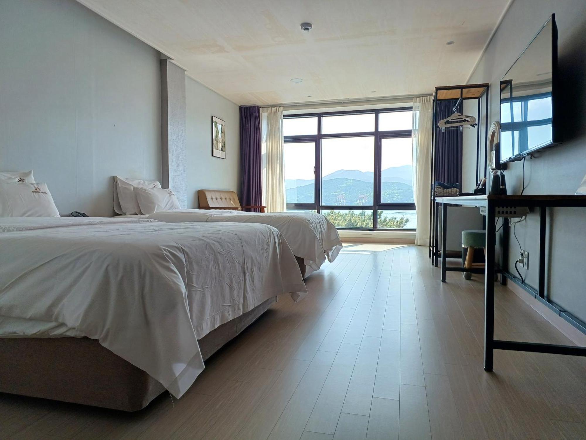 Tongyeong Bridge Hotel ภายนอก รูปภาพ